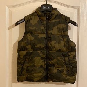 Old Navy Fleece Lined Camo Puffer Vest Size 8